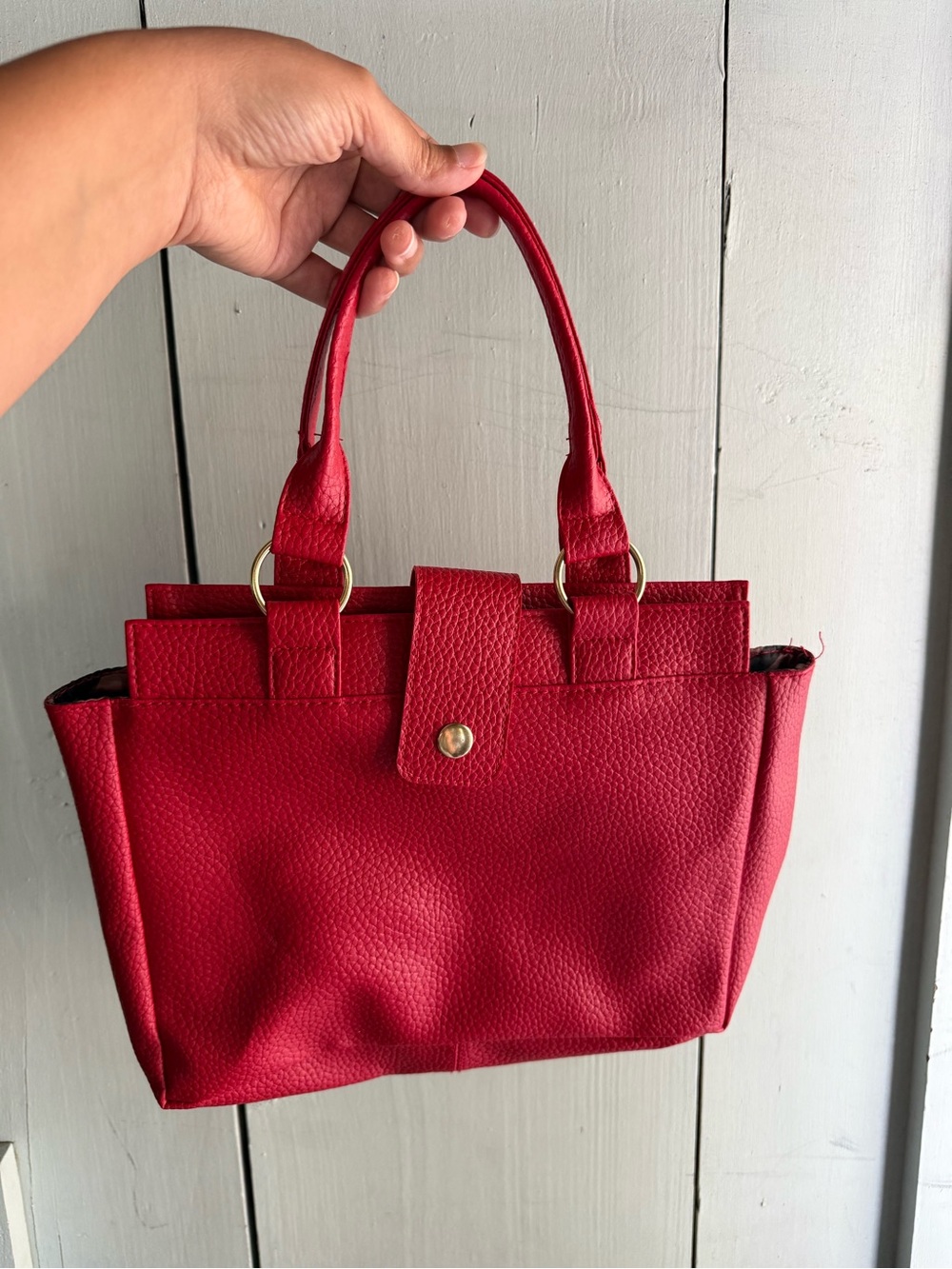 Source Unknown Red Pebbled Tote with Gold Hardware
